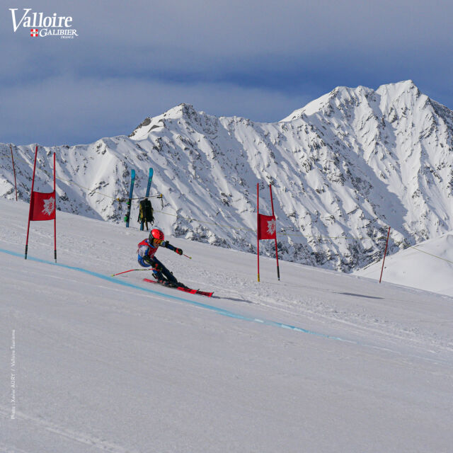 [En direct] ❄️☀️ Conditions parfaites pour la Jb Cup 🤗 La course et la fête des jeunes skieurs avec @jbgrange 

#Valloire #Galibier #jeanbaptistegrange #jbgrange #jbcup #jbcup2024 #ski #skirace #raceday #skikids #weloveski #skiresort #lamontagnecavousgagne #ski #snow #resort #skiing #montagne #mountains #alpes #alps #mauriennisezvous #maurienne #savoie