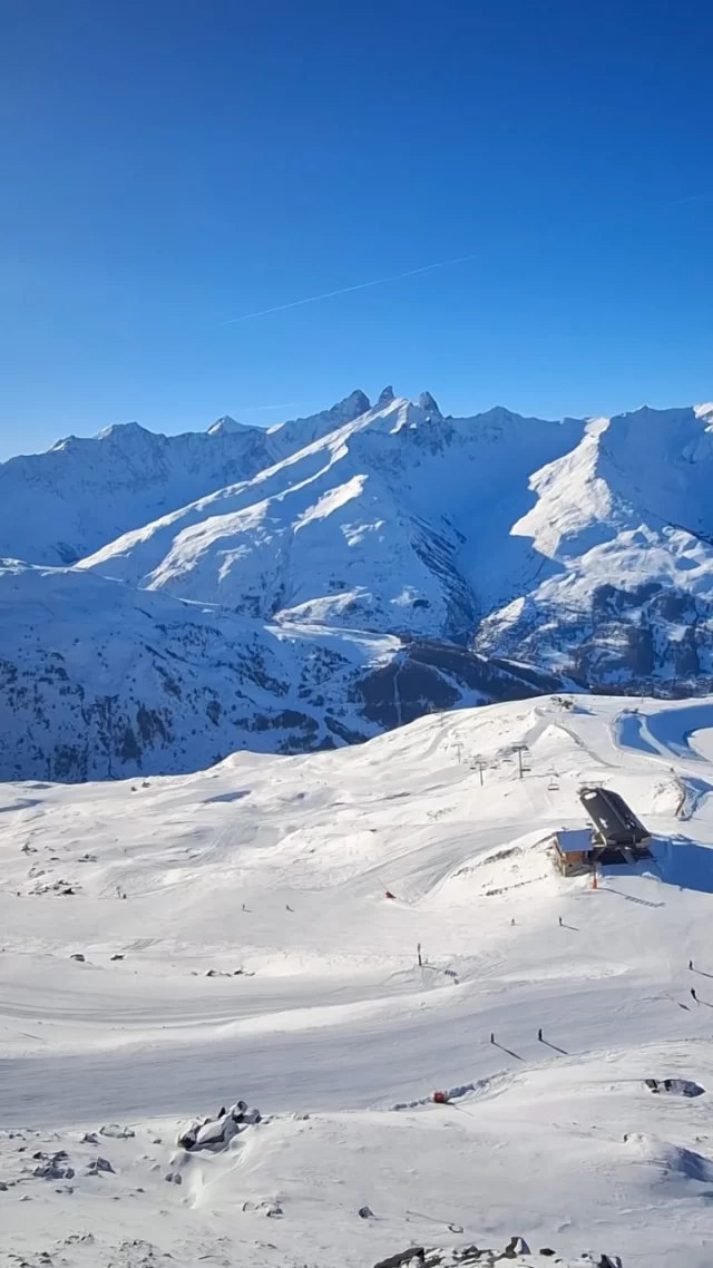 On vous imagine tellement bien ici 😁 à Valloire Galibier ⛷️✨ Qui nous rejoint cet hiver ? 🤗
 
#valloire #galibier #valloiregalibier #ski #hiver #alpes #savoie #domaineskiable #galibierthabor